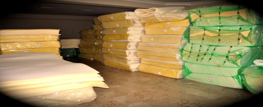 Farklı dansitelerde sünger plakaların istiflendiği depo bölümü